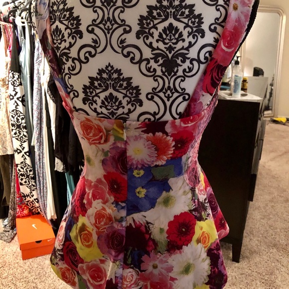Guess flower peplum top - Picture 2 of 3
